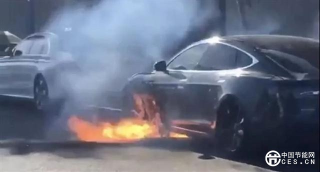 特斯拉又自燃了？是時候跟你聊聊電動汽車的電池安全性了