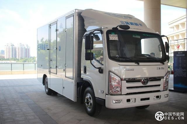 全球首臺“氫油”卡車在漢亮相 只排放水 沒有污染