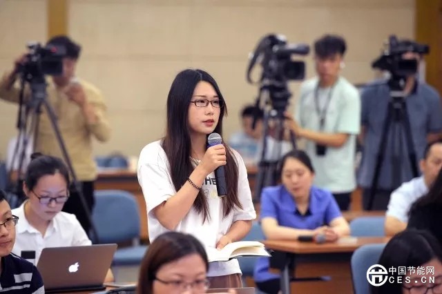 國家發(fā)展改革委舉行專題新聞發(fā)布會 介紹創(chuàng)新和完善促進綠色發(fā)展價格機制有關(guān)情況