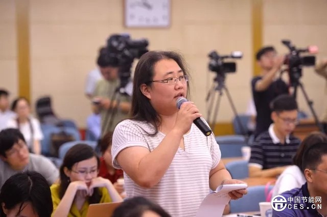 國家發(fā)展改革委舉行專題新聞發(fā)布會 介紹創(chuàng)新和完善促進綠色發(fā)展價格機制有關(guān)情況