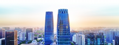 同比2017年制冷季，2018年，東環(huán)廣場制冷系統(tǒng)用電量少用21萬度電，節(jié)約能耗成本約21萬元。“都是節(jié)能綠色化改造的功勞。”東環(huán)廣場相關(guān)負(fù)責(zé)人感慨。