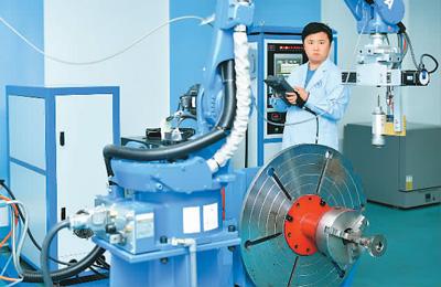 高端化智能化綠色化步伐加快，產(chǎn)業(yè)科技創(chuàng)新能力持續(xù)提升——新型工業(yè)化取得新進展新成效