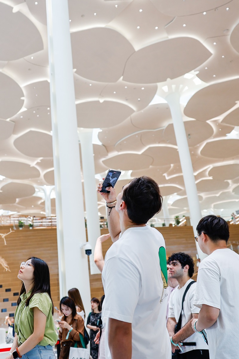 中外網(wǎng)絡(luò)名人打卡北京城市副中心 綠色高質(zhì)量發(fā)展引矚目