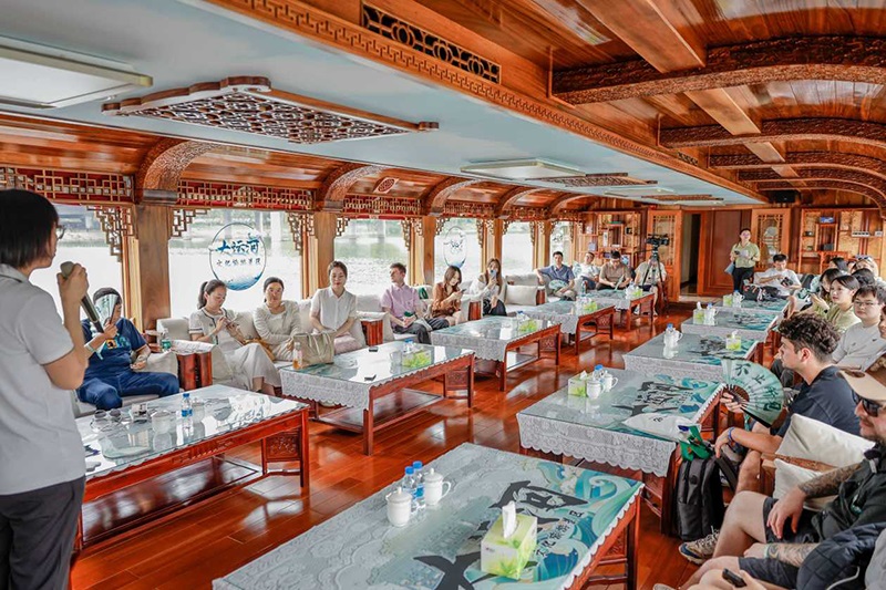 中外網(wǎng)絡(luò)名人打卡北京城市副中心 綠色高質(zhì)量發(fā)展引矚目