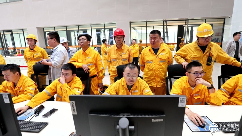 “疆電入渝”首臺1000MW煤電機組順利并網(wǎng) “疆電入渝”首臺1000MW煤電機組順利并網(wǎng)