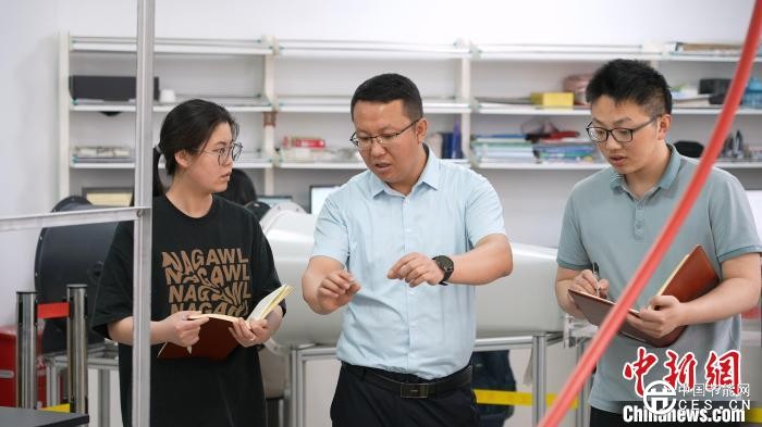 甘肅高校技術破壁 新能源電力裝備加持“透視眼” 甘肅高校技術破壁 新能源電力裝備加持“透視眼”