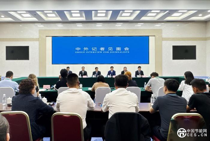 國務(wù)院新聞辦在青海舉行“推動綠色發(fā)展”中外記者見面會