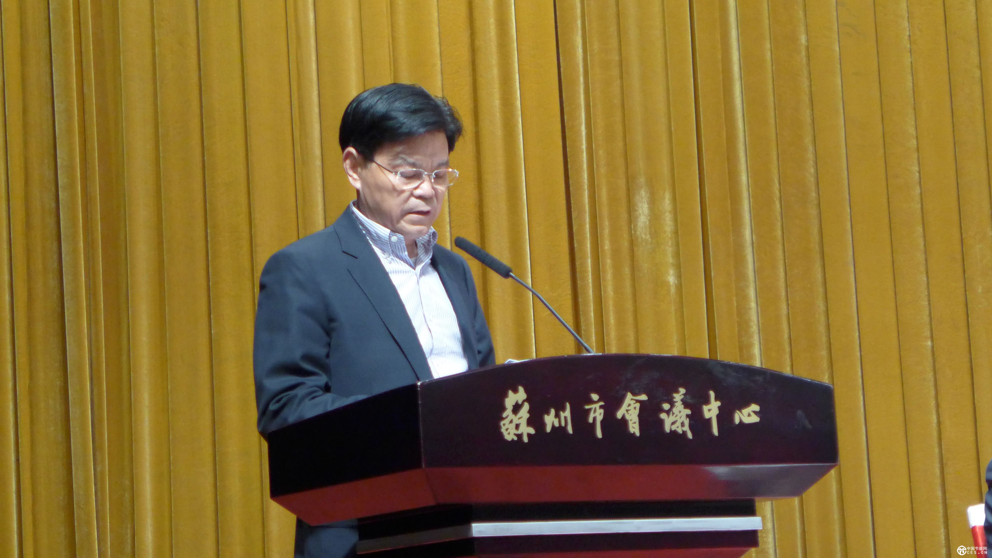 亨通集團(tuán)董事長(zhǎng)崔根良榮膺“蘇州市杰出民營(yíng)企業(yè)家”