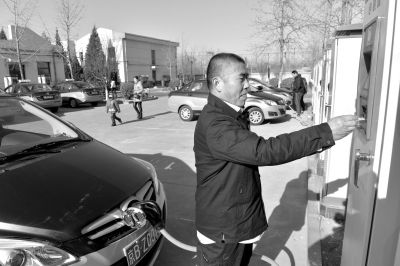 出租改純電動(dòng)熱情不高 充電樁太少耗時(shí)長(zhǎng)