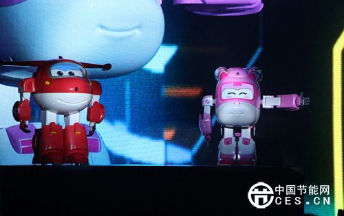 打造家庭智能心生態(tài) 奧飛推三款機器人