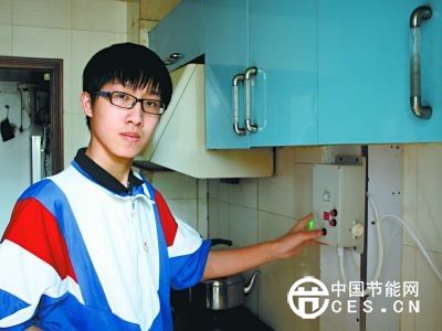 為了不再吃糊飯 高三學生發(fā)明智能爐灶