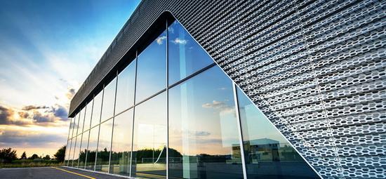 這些智能建筑以人性化、環(huán)保、健康為目標(biāo)