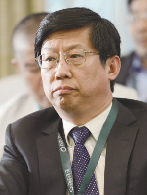 遼寧省環(huán)保廳長(zhǎng)朱京海接受記者采訪