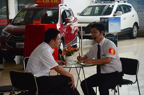 評(píng)委模擬的客戶并非一成不變，每位評(píng)委所采取的行為模式完全不同，考驗(yàn)銷售顧問的臨場(chǎng)應(yīng)變能力