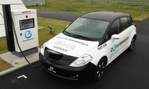 電動車和燃油車短期內(nèi)共存 2040年以后或?qū)⑷〈? border=