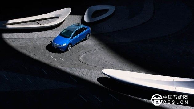 “純電”風頭蓋過“插混” 國外車企欲打“價格戰(zhàn)”