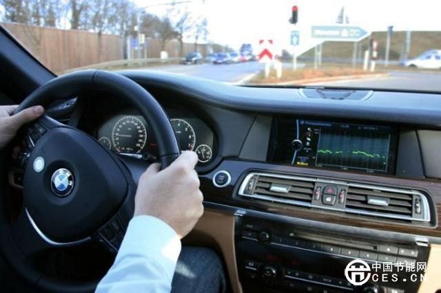 從AR車窗到車內助手 未來汽車技術盤點