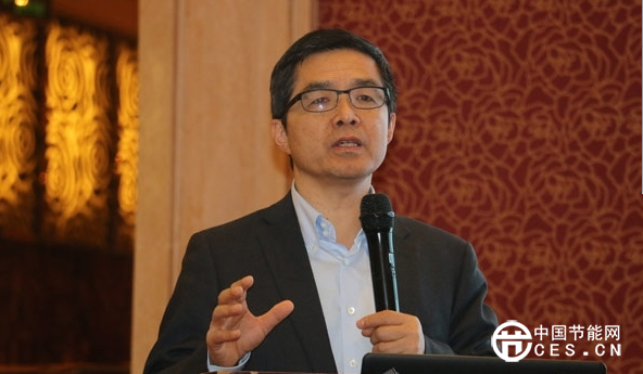 歐陽(yáng)明高：新能源客車補(bǔ)貼不合理 純電動(dòng)將是下個(gè)5年主攻方向