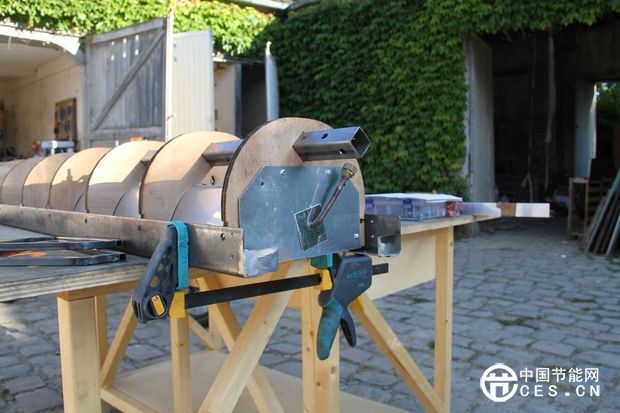 節(jié)約能源:DIY一個太陽能集熱器裝屋頂