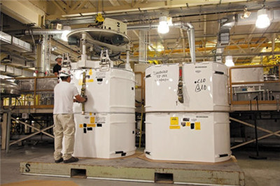 盛放著美國核防御計(jì)劃核乏料污染物的滾筒被儲存在新墨西哥廢棄物隔離中試工廠