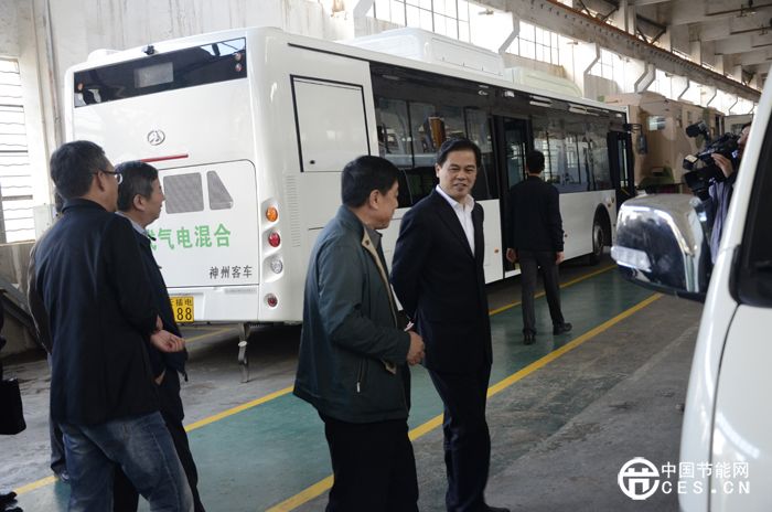 陳豪對云南航天新能源汽車和節(jié)能爐灶等給予充分肯定