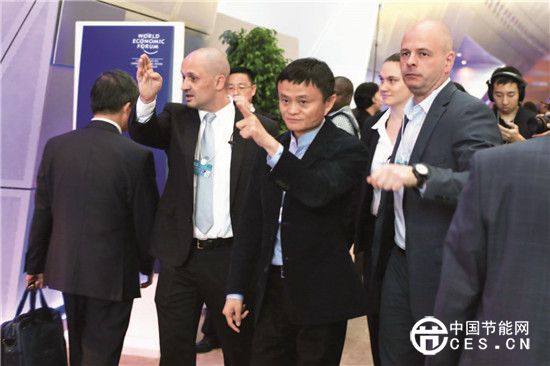 生產(chǎn)全球化到科技全球化:機(jī)器人“占領(lǐng)”達(dá)沃斯