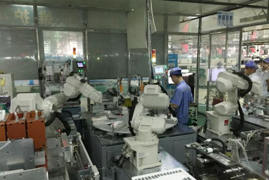 美的空調(diào)生產(chǎn)線上大量使用智能機(jī)器人。